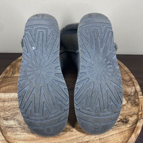 UGG Bailey Button Womens Gray Size 7 Suede Sheepskin Shearling Fur Lined Boots - Picture 6 of 7